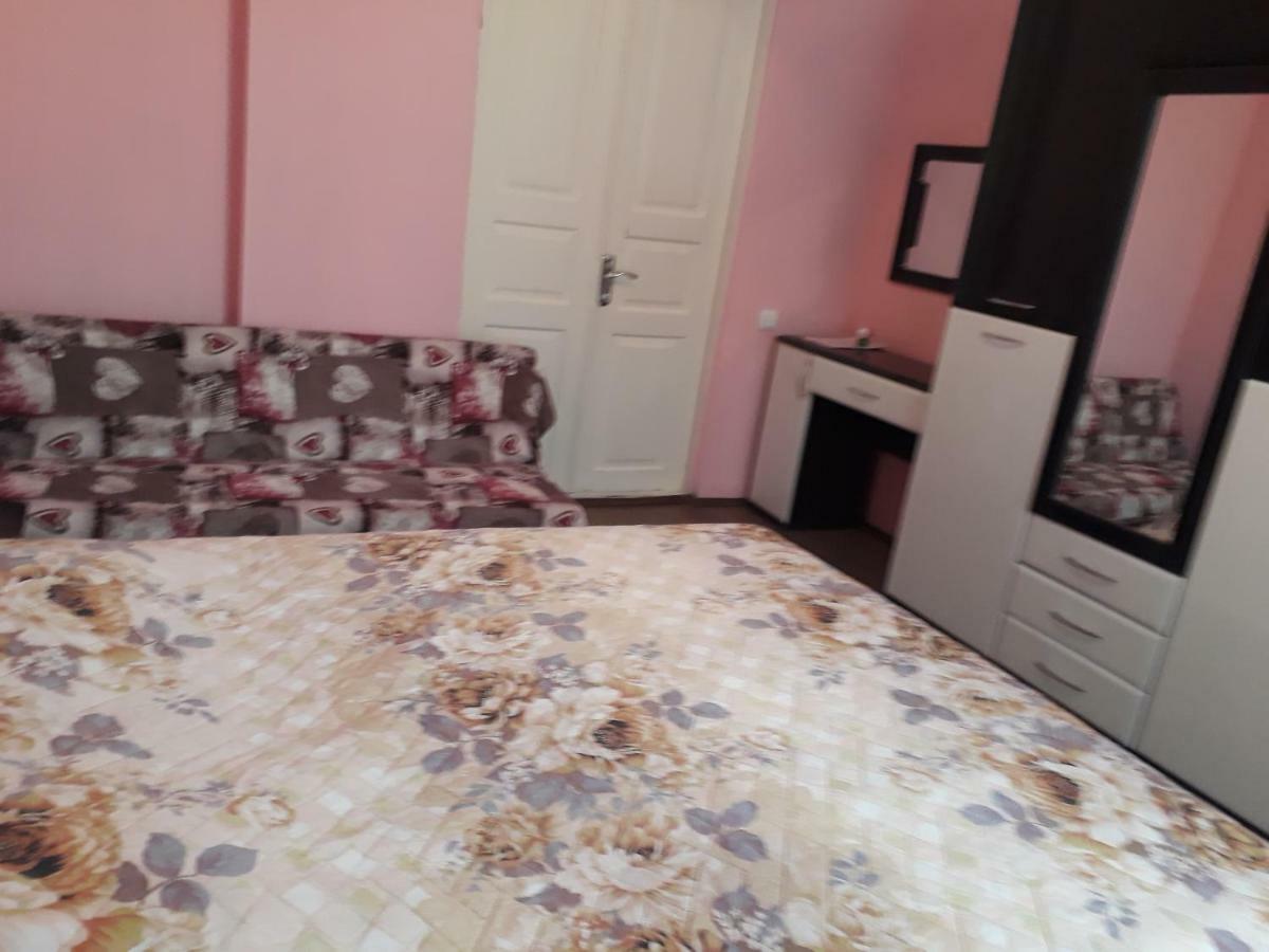 Homestay Izolda บาทูมิ ภายนอก รูปภาพ